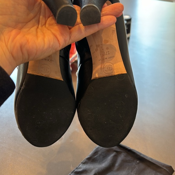 Super rare Cc pearl Chanel authentic heels 37.5 - Picture 7 of 8